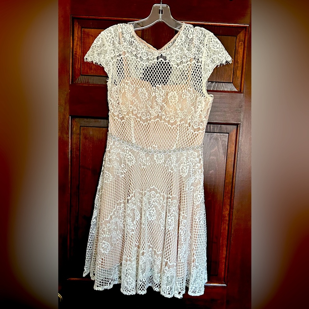 Beautiful City Triangles White w/ Cream Underskirt Jeweled Dress Size 6